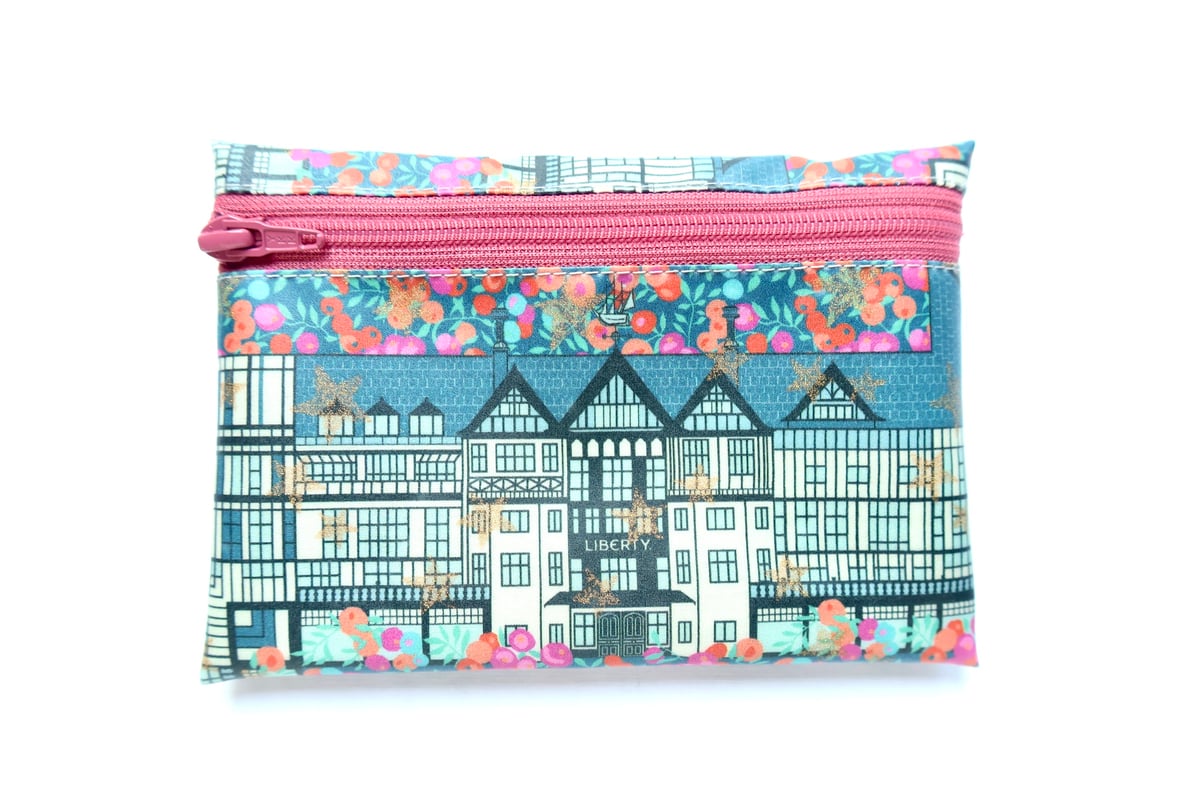 ラミネートポーチ（大）・チューダーベリー・水色ピンク（リバティ