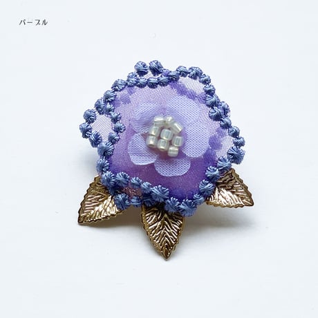 BUBBLE FLORAL PIN BROOCH WITH LEAVES