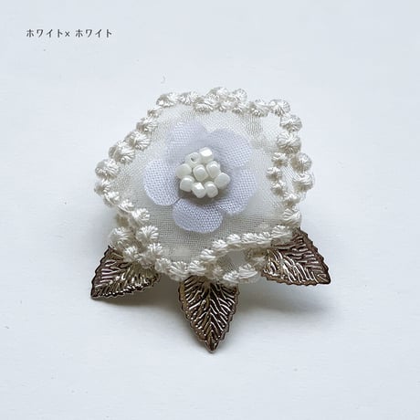 BUBBLE FLORAL PIN BROOCH WITH LEAVES