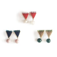 EXOTIC TRIANGLE PIERCE / EARRING