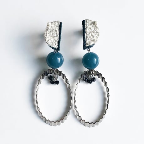 HALF MOON OVAL PIERCE/EARRING