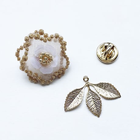 BUBBLE FLORAL PIN BROOCH WITH LEAVES
