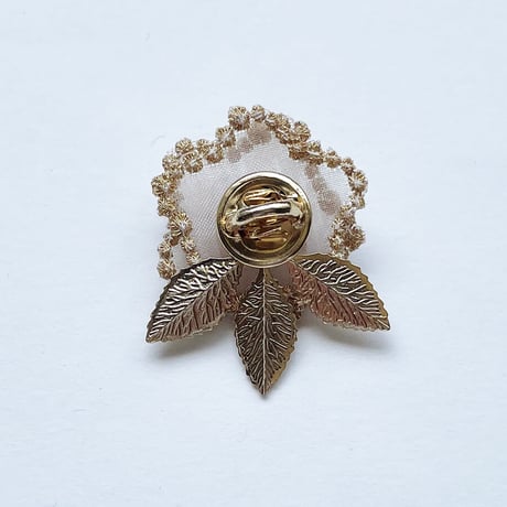 BUBBLE FLORAL PIN BROOCH WITH LEAVES