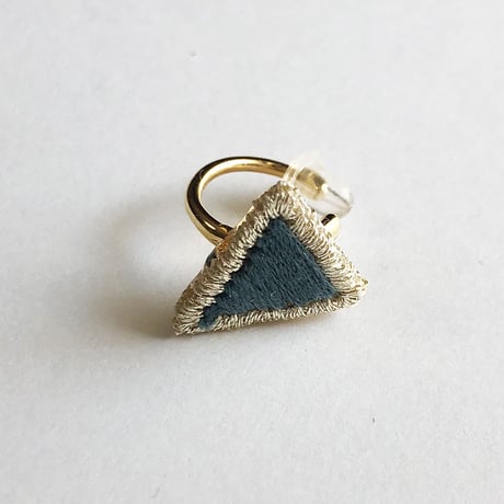SIMPLE TRIANGLE EAR CUFF