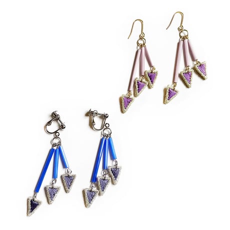TRIO TRIANGLE SWING PIERCE/EARRING