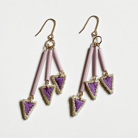 TRIO TRIANGLE SWING PIERCE/EARRING