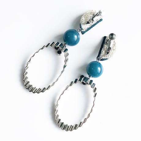 HALF MOON OVAL PIERCE/EARRING