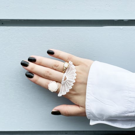 ROUND FLOWER RING (1 colour)