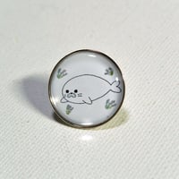 小娘（シャオニャン）　オリジナルピンズ「あざらしのぬいぐるみ」