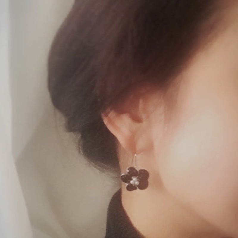 Swarovski 花モチーフ フックピアス