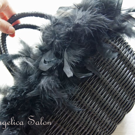Luxury Feather Bag　タッセル付 ゴージャスな羽根付き軽いバッグ。パーティバッグにもおススメ！