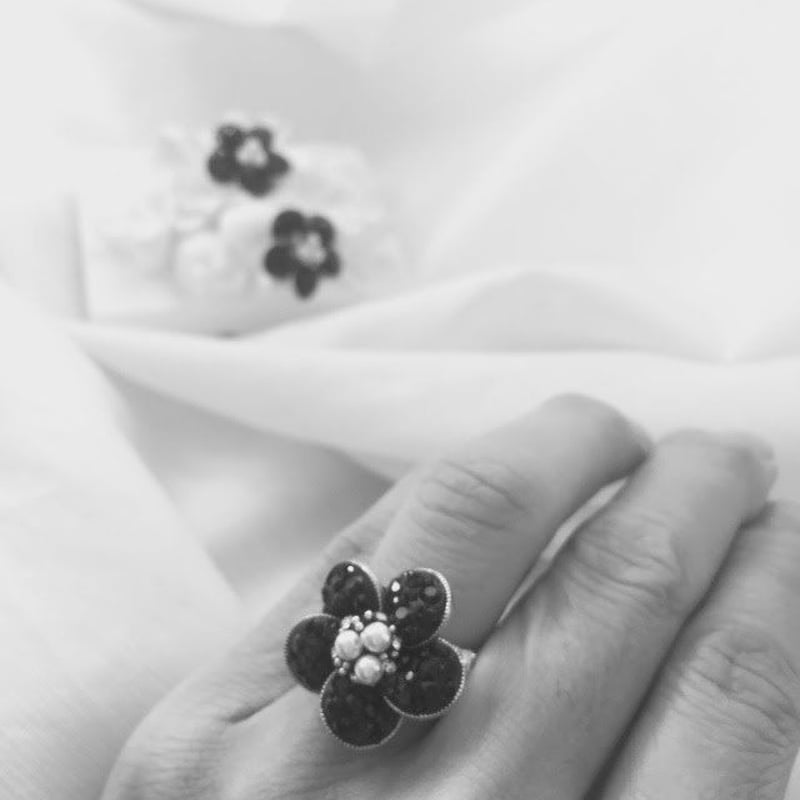 Swarovski 花モチーフ フックピアス