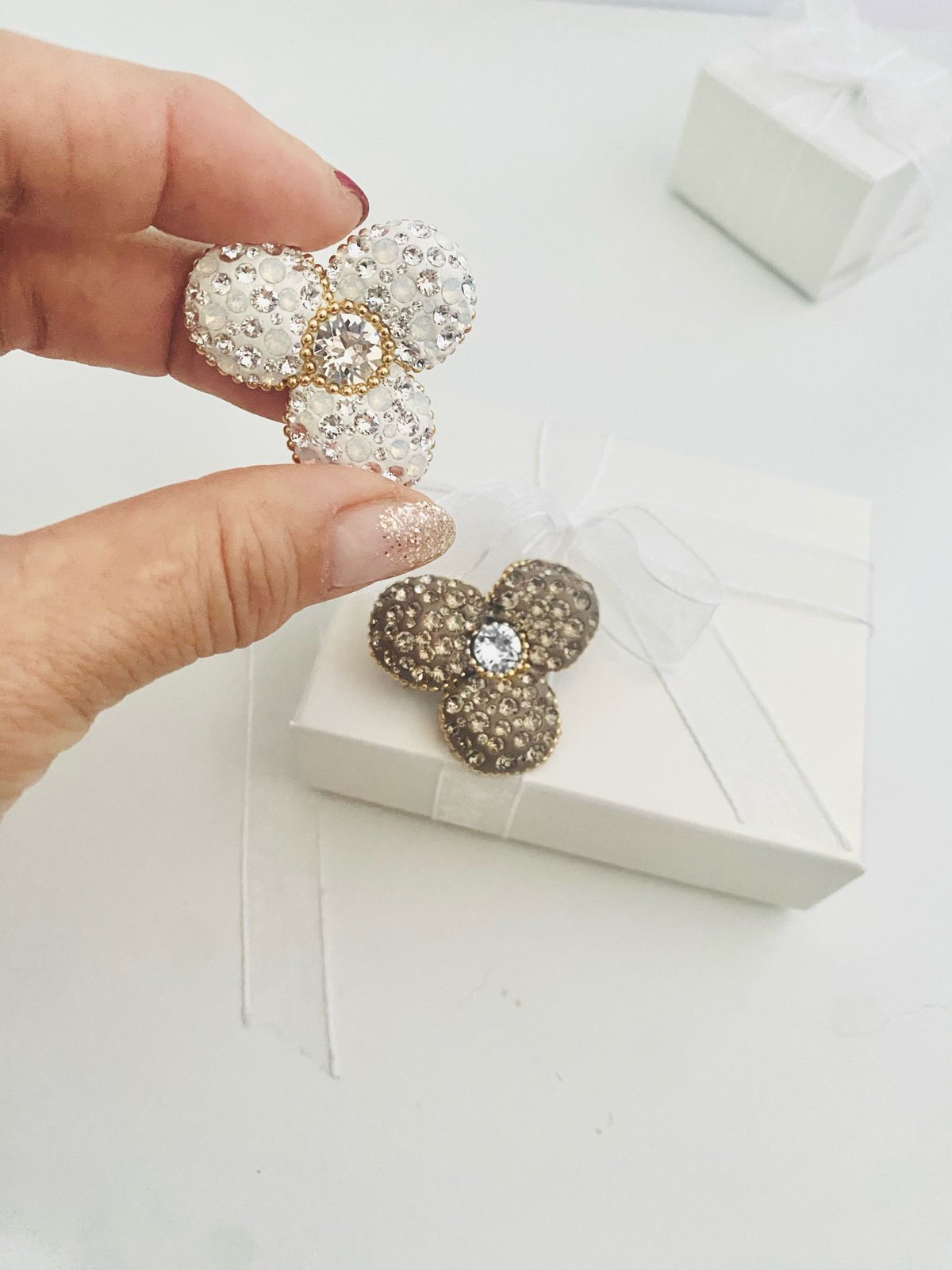 ギフト梱包付】スワロフスキー❤️ 18Kg上品ゴージャスブローチ 大活躍