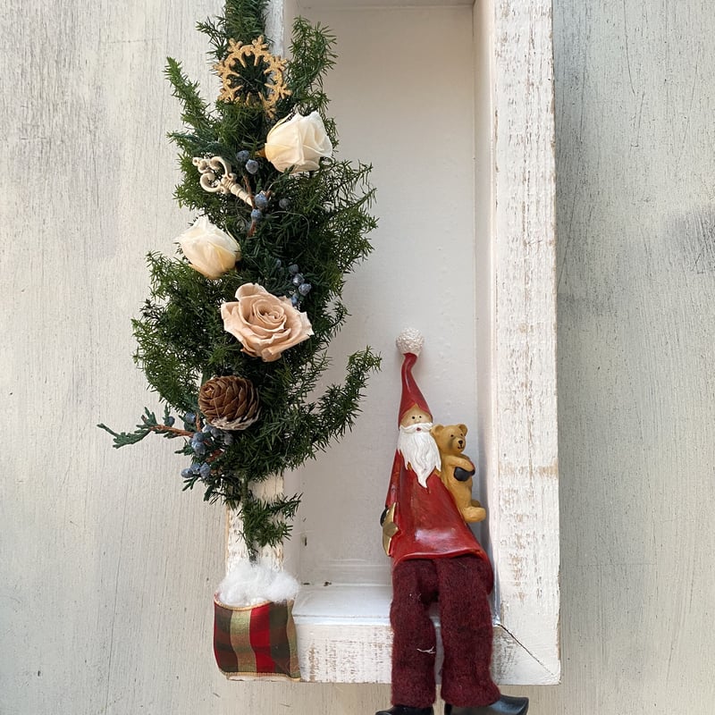 一年中飾りたくなる、大人のクリスマスツリーアレンジ 壁掛け 置き型