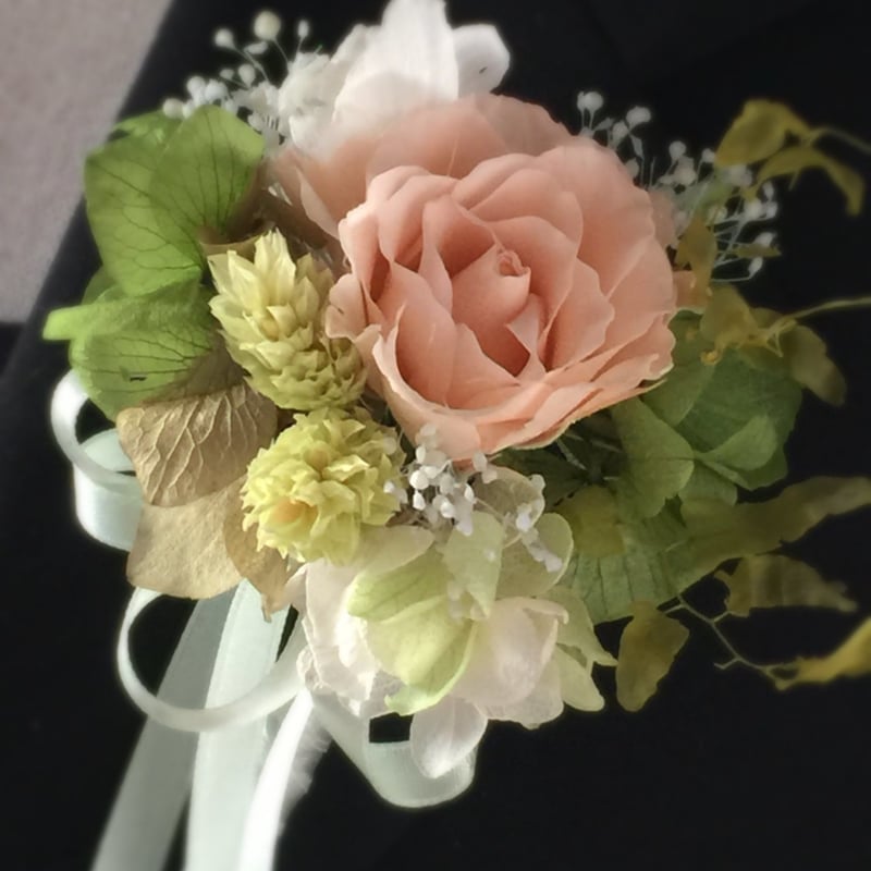 バラの小さなプリザーブドフラワーコサージュ/卒業式・入学式・結婚式 