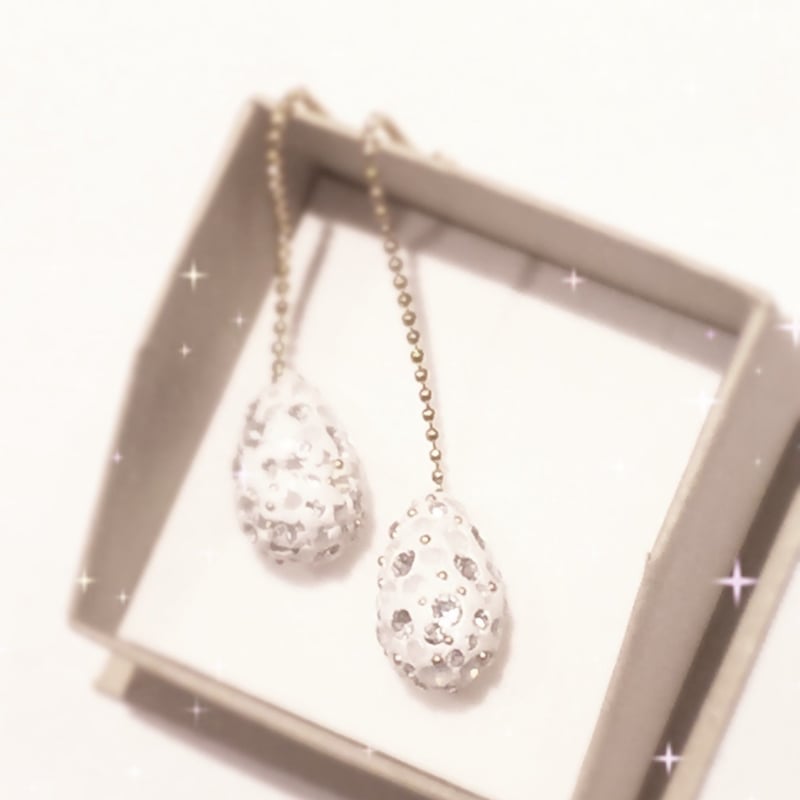 大人かわいい♡すみれ色のドロップチャーム 手掛け