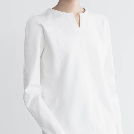 Women's  V necked  Sweater  White (Vネックセーター・ホワイト）  