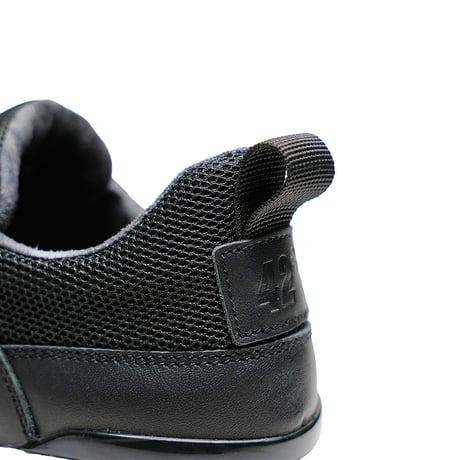 素材別注 VIBRAM ソール｜Black leather sneaker｜Z5001-CB01