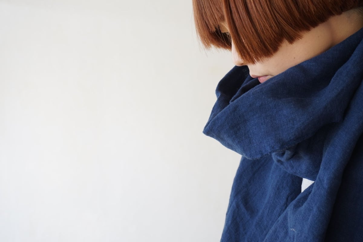 育てるストール ハーフ 起毛リネン ネイビー | KOMO