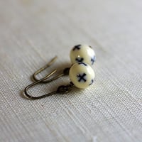 白玉　十字紋　蜻蛉玉ピアス