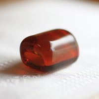 紅玉　蜻蛉玉帯留