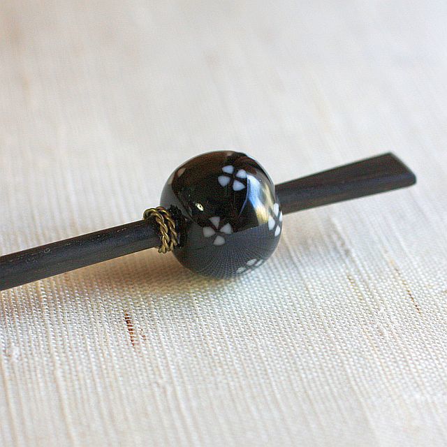 黒玉 散し小紋 蜻蛉玉簪（とんぼ玉かんざし） | ぶん屋