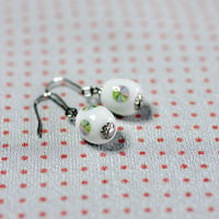 白玉　手毬紋　蜻蛉玉ピアス