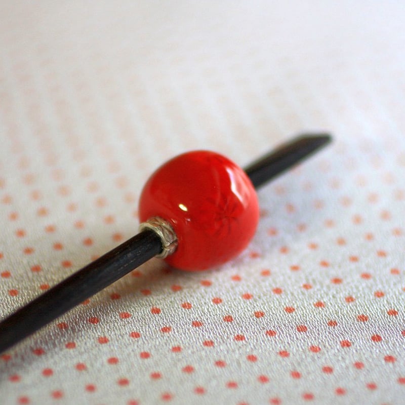 赤玉 隠し花火紋 蜻蛉玉簪 | ぶん屋