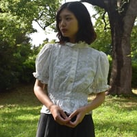 tita シャーリングブラウス