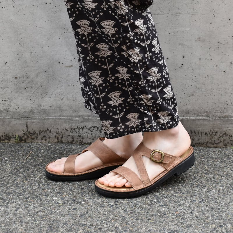 NAOT GENEVA Latte Brown | pivoine