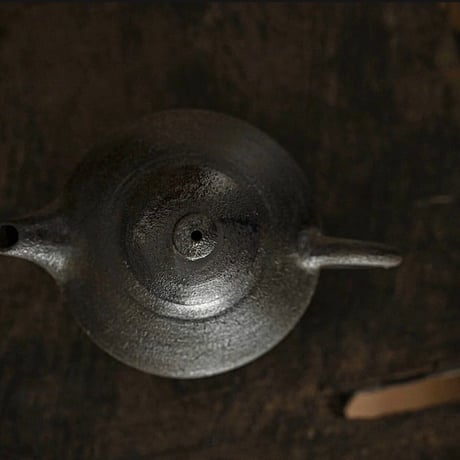 余白　茶壺A