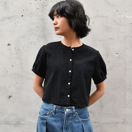 tita パフブラウス