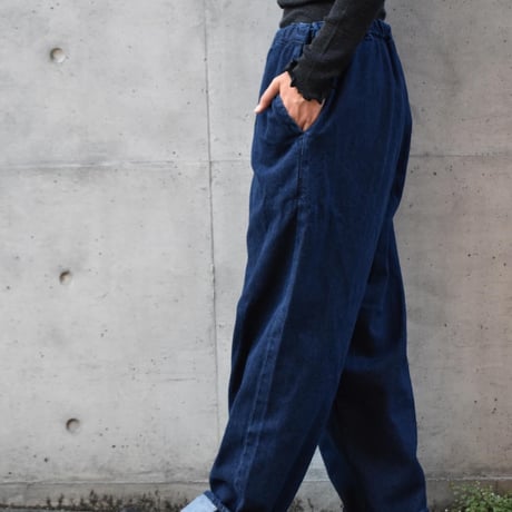 TISSU コットンデニム イージーテーパードパンツ