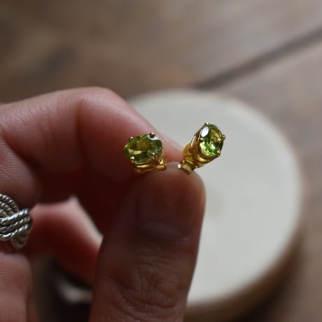 ペリドット　ピアス