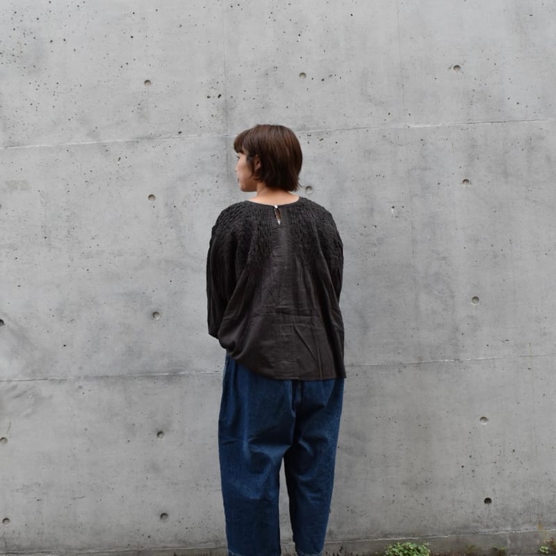 doux bleu｜ハンドスモッキング刺繍ブラウス doux bleu／ハンドスモッキング刺繍ブラウス | mon favori｜モンファヴォリ