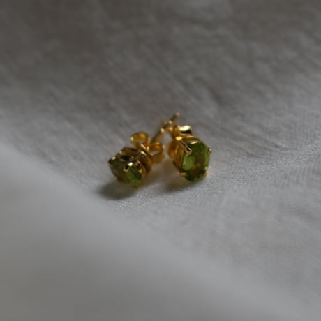 ペリドット　ピアス