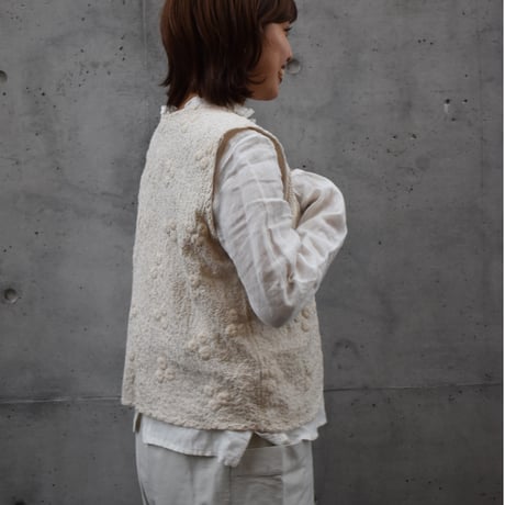花模様の刺し子ベスト