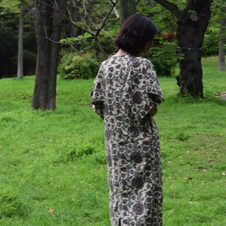 tita ハンドプリントハンキースリーブワンピース