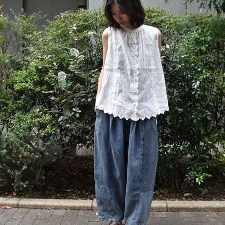 tumugu コットンリネンボイルスカラップ刺繍ノースリーブブラウス