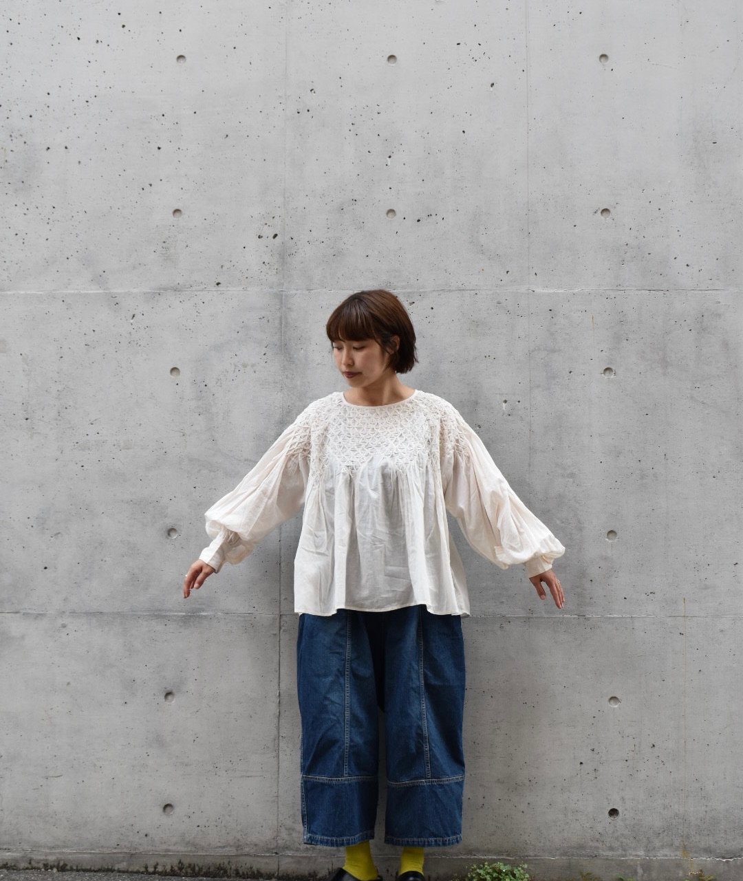 doux bleu ハンドスモッキング刺繍ブラウス | pivoine