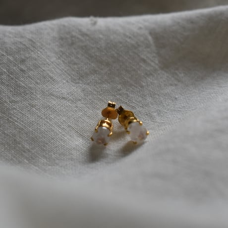 ムーンストーン　ピアス