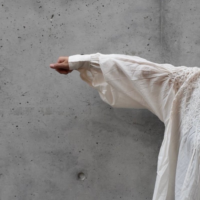 doux bleu ハンドスモッキング刺繍ブラウス | pivoine