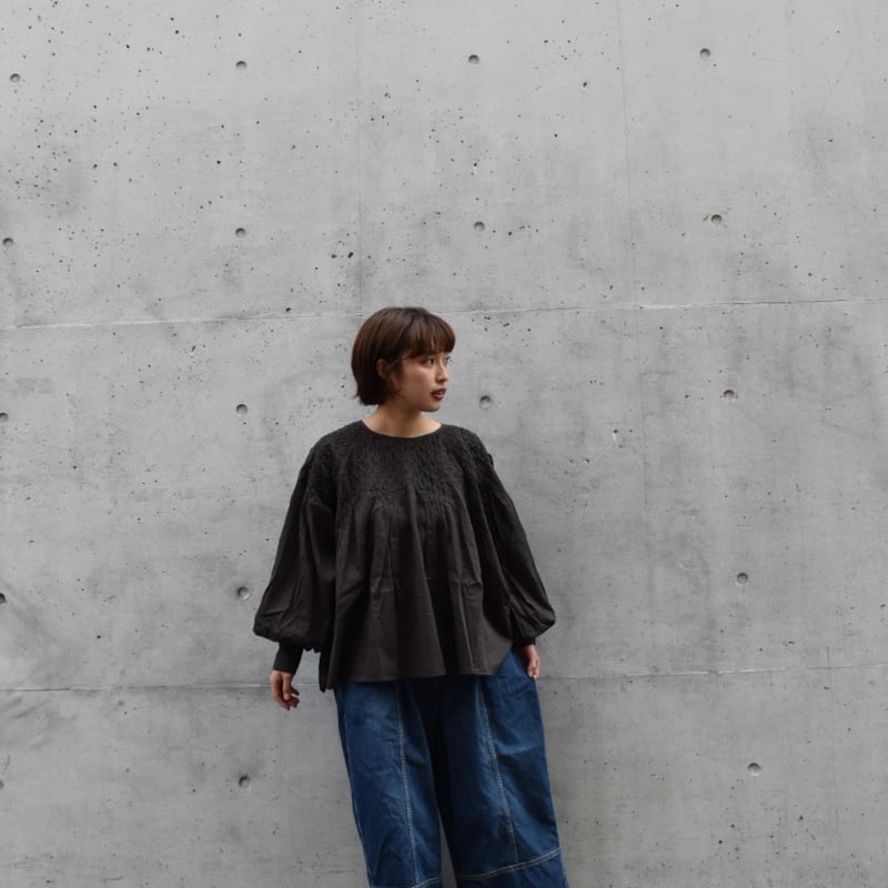 doux bleu ハンドスモッキング刺繍ブラウス | pivoine