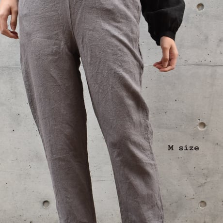 tita テーパードパンツ