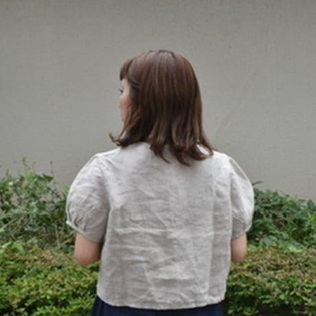 tita パフブラウス