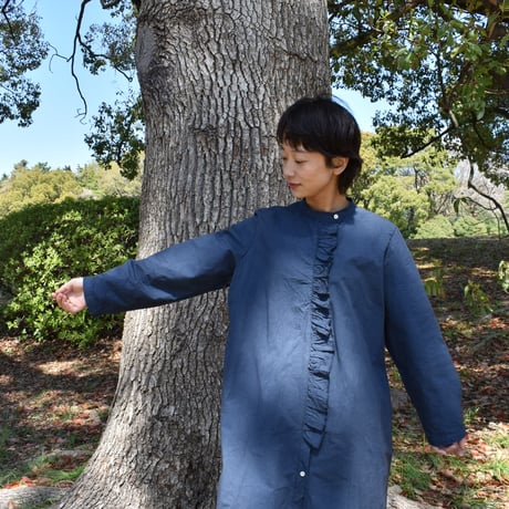 tita 前立てフリルブラウス
