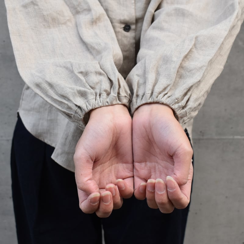 nous rendent heureux 60リネンボトルネック前開きブラウス | pivoine