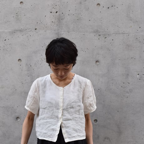 tita パフブラウス