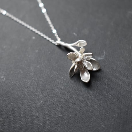 Nakamura Nazuki mokuren necklace silver