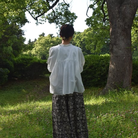 UNIVERSAL TISSU コットンシルク　シャーリングブラウス